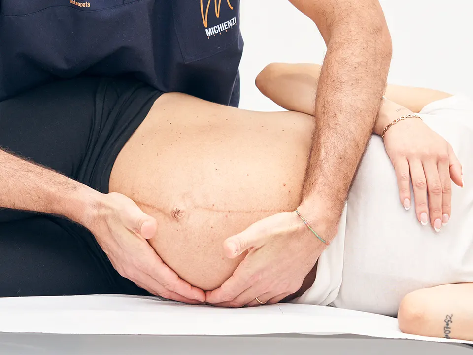 Attraverso le tecniche dolci di manipolazione, l’Osteopata è in grado di aiutare il corpo a recuperare il suo movimento naturale e a liberarsi dai dolori. Prendi un appuntamento!