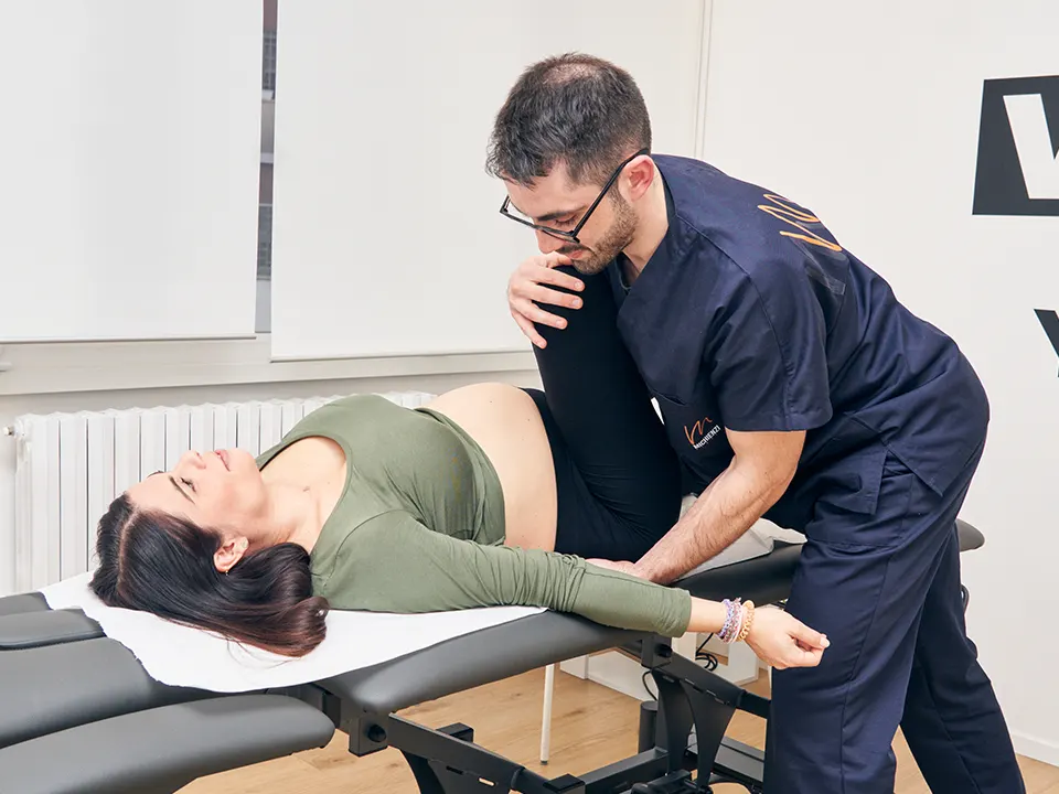 Attraverso le tecniche dolci di manipolazione, l’Osteopata è in grado di aiutare il corpo a recuperare il suo movimento naturale e a liberarsi dai dolori. Prendi un appuntamento!