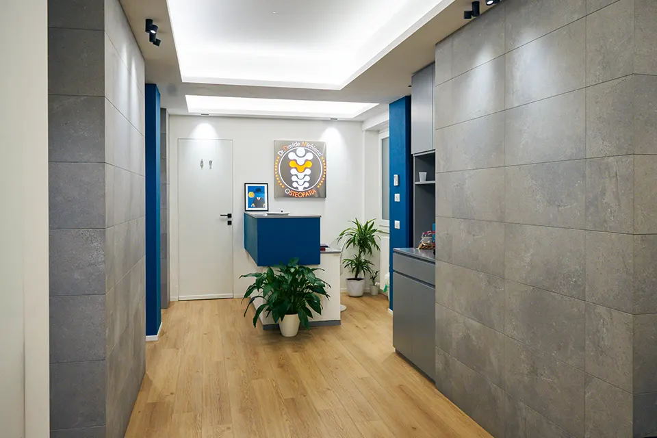 Studio del Dott. Davide Michienzi. Trattamenti di osteopatia per neonati, per bambini, per adolescenti, per donne in gravidanza e per adulti.