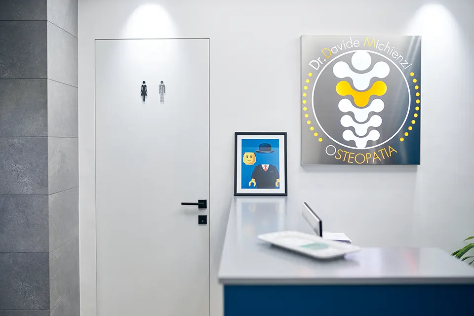 Studio del Dott. Davide Michienzi. Trattamenti di osteopatia per neonati, per bambini, per adolescenti, per donne in gravidanza e per adulti.