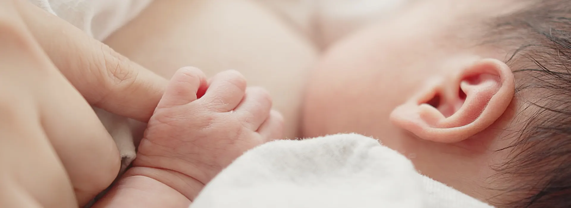 Il ritmo della suzione che permette al bambino di poppare a sufficienza il latte materno e di stimolare il corpo della mamma affinché fornisca il nutrimento necessario.