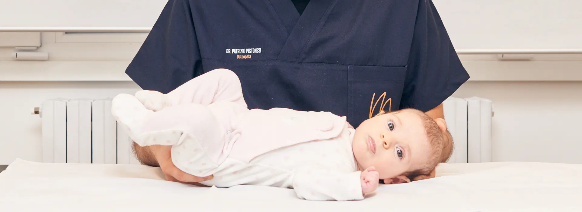 Tra i bisogni primari per la sopravvivenza c’è il sonno. Ecco alcuni consigli utili per favorire un addormentamento sereno del neonato.