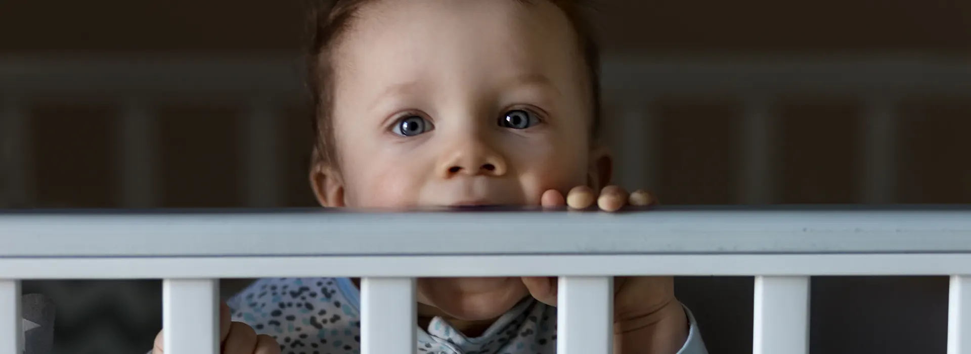 Quante volte hai sentito dire ad un genitore che il figlio “ha scambiato il giorno per la notte” o sei tu stesso ad averlo detto? Ma è possibile che un neonato scambi il giorno per la notte o c’è molto di più da sapere? Ne parlerò in questo articolo.