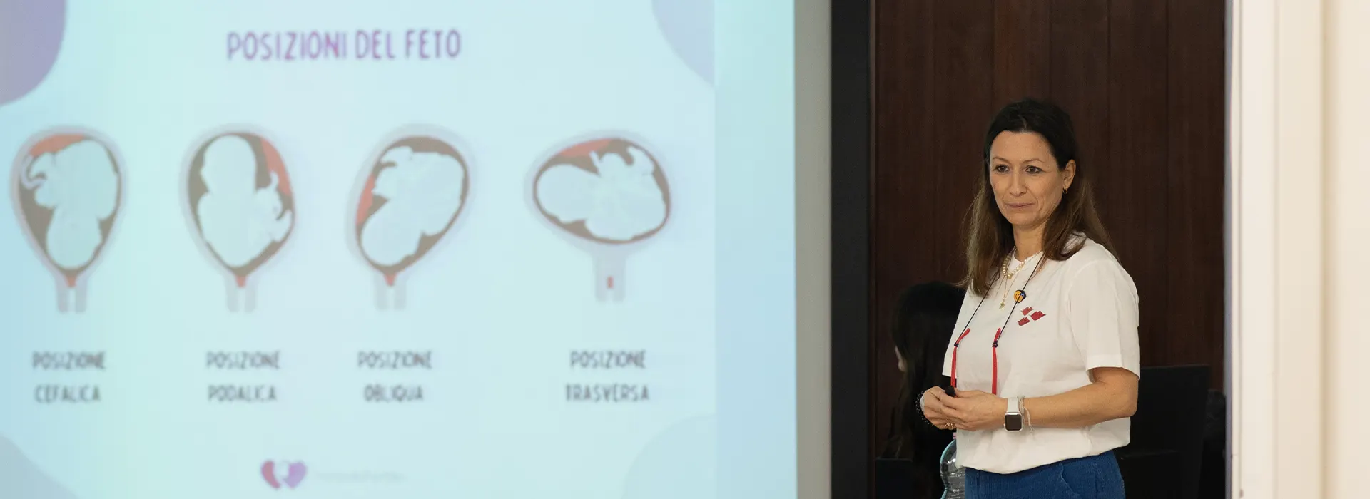 L’ostetrica è la professionista sanitaria dedicata alla salute della donna, del bambino e della famiglia. Il suo ambito di operatività è ampio: ostetrico, ginecologico e neonatale; si occupa di assistenza clinica, ma anche di supporto e di educazione – midwifery cure, care and educator.
