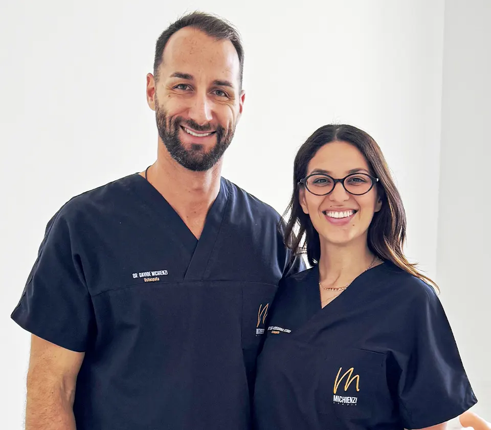 Studio di Osteopatia a Bari del Dott. Davide Michienzi. Trattamenti di osteopatia per neonati, per bambini, per adolescenti, per donne in gravidanza e per adulti.